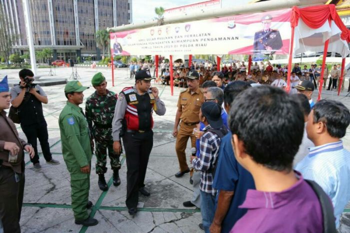 Kabaharkam Polri Saksikan Simulasi Pengamanan Pemilu 2019 di Riau