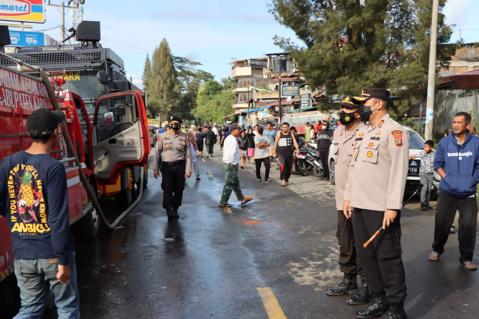 Pasca Kebakaran Panglong Prima , Polres Tanah Karo Turunkan AWC Bantu Damkar Karo