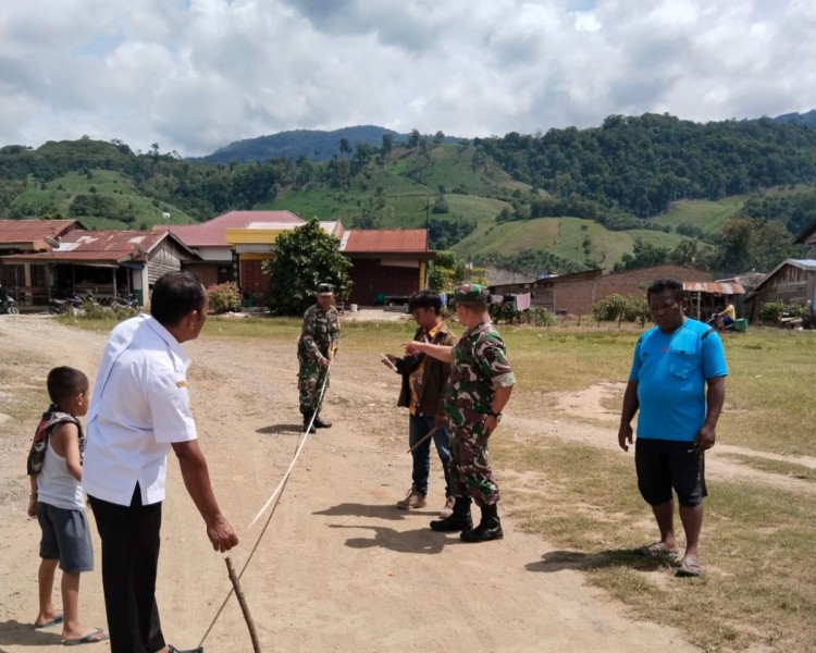Danramil 09/LB Tinjau dan Ukur Lahan Pembangunan Koperasi Desa Merah Putih di Kec Mardingding