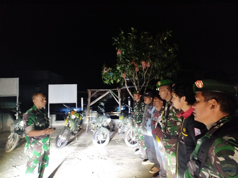 Babinsa Koramil 01/Barusjahe Gelar Patroli Malam Jaga Kamtibmas Disambut Hangat Oleh Masyarakat Babinsa Koramil 01/Barusjahe Gelar Patroli Malam Jaga Kamtibmas Disambut Hangat Oleh Masyarakat