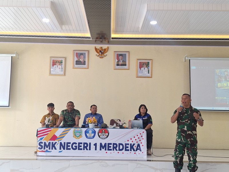 Danramil 03/BT Mayor Chb Vinchen Bangun, Danramil 04/SE Kapten Inf Gandhi Gelar Sosialisasikan Rekrutmen TNI AD di SMKN Merdeka
