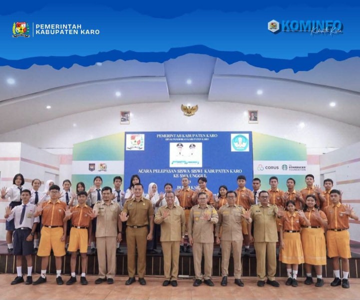 Bupati Karo Brigjen Pol [ Purn ] Dr.dr Antonius Ginting Sp.OG M.Kes Lepas 25 Siswa Lolos SMA Unggulan Nasional