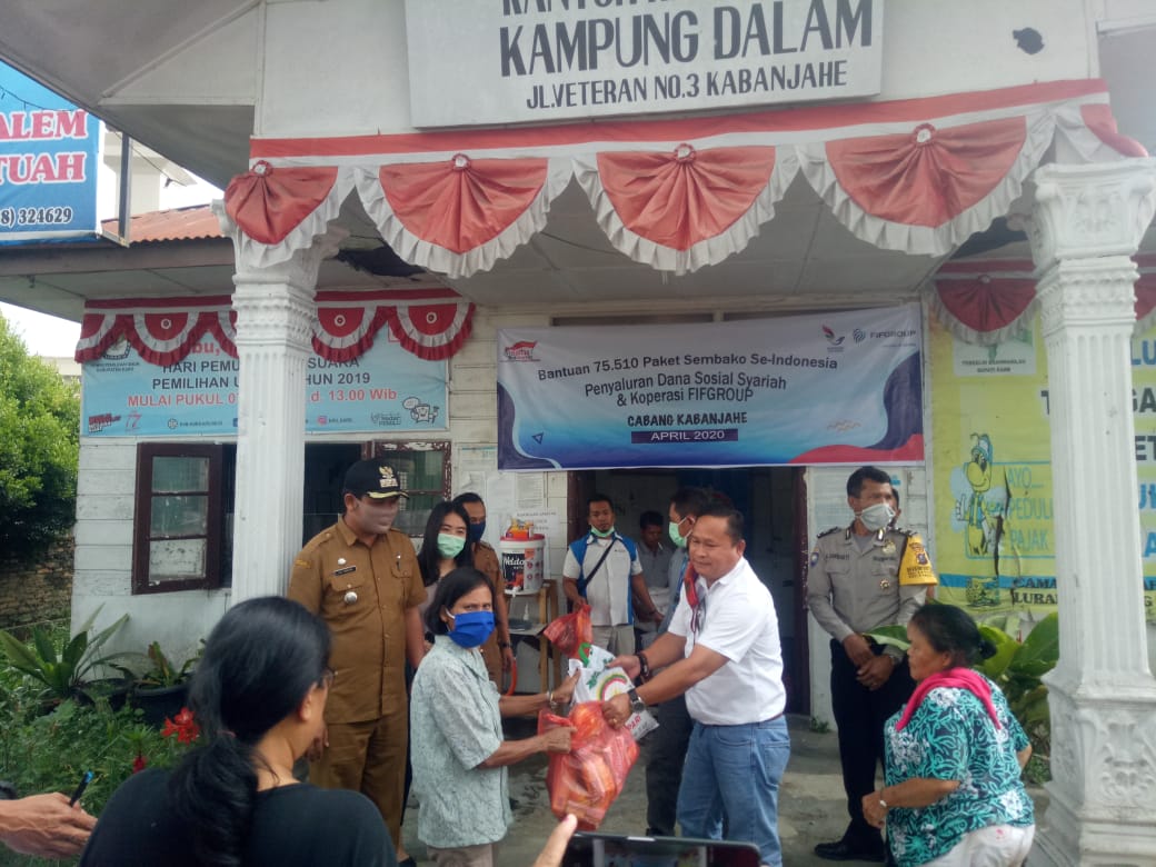 FIF Group Kabanjahe Salurkan Paket Sembako ke Warga Kurang Mampu di Kelurahan Kampung Dalam