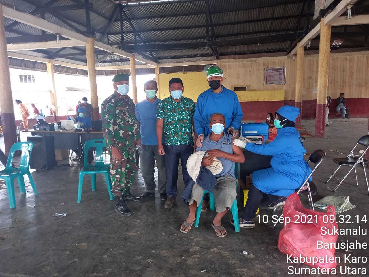 Babinsa Koramil 01/BJ Dampingi Pelaksanaan Vaksinasi di Desa Sukanalu