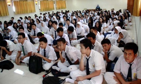 Mendikbud Dukung Pemindahan Siswa Ilegal di SMA Medan
