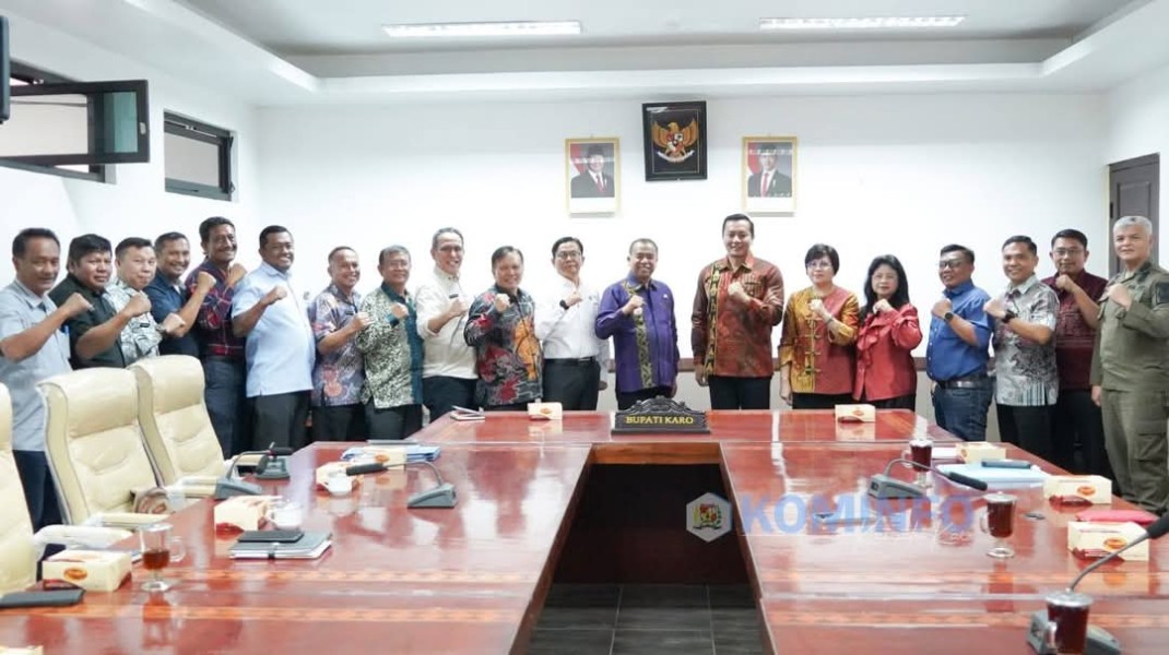 Bupati Karo Brigjen Pol [ Purn ] Dr.dr Antonius Ginting Sp.OG M.Kes Terima Audiensi  Panitia Sidang Majelis Sinode GBKP 2025