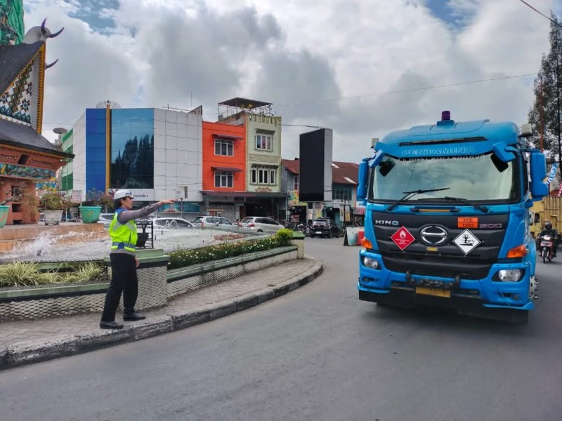 Polres Tanah Karo Siaga Jelang Ops Ketupat Toba 2025, Gelar KRYD di Pos Terpadu Tugu Juang Berastagi
