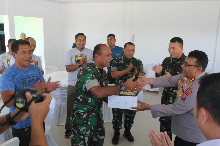 Kasdim Mayor J Siboro mengapresiasi kejutan yang diberikan Polres Tanah Karo