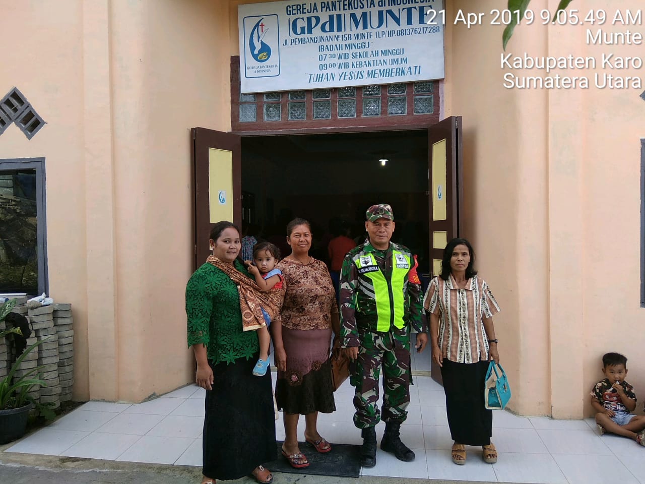 Babinsa Gelar Pengamanan GPDI di Desa Munthe, Danramil: Tempat Ibadah Objek Vital Wilayah Binaan
