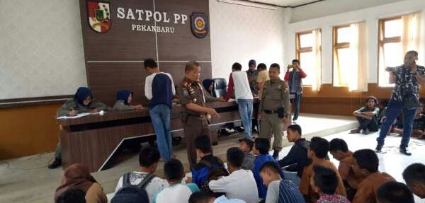 Satpol PP Pekanbaru: 63 Anak Sekolah Terjaring Razia Warnet