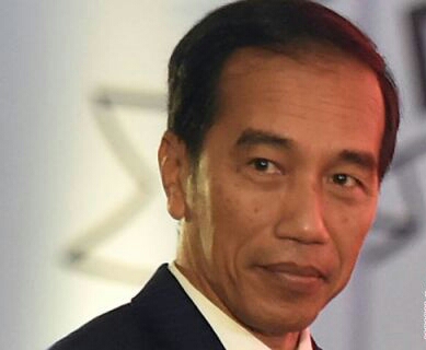 Presiden RI Jokowi Tiba di Kuching Disambut Adat Borneo