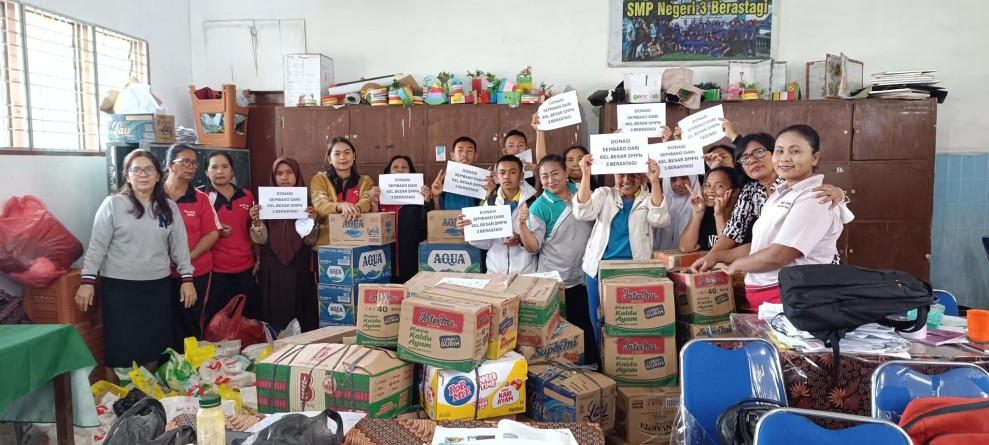 Siswa-siswi dan Guru SMP Negeri 3 Berastagi, Salurkan Bantuan Untuk Korban Banjir Bandang di Tapteng dan Aceh