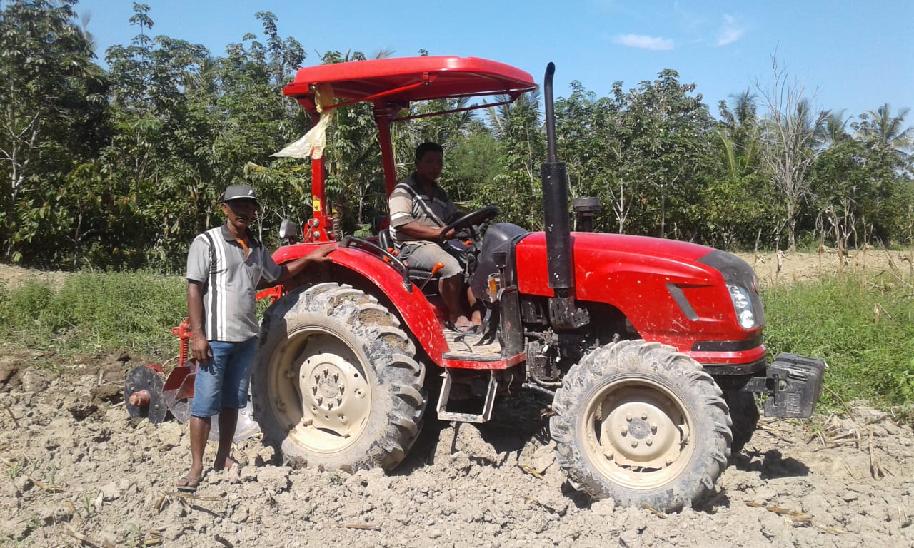 Dapat Bantuan Traktor Multi Guna dari Dinas Pertanian Karo, Rustandi: Kami Terbantu
