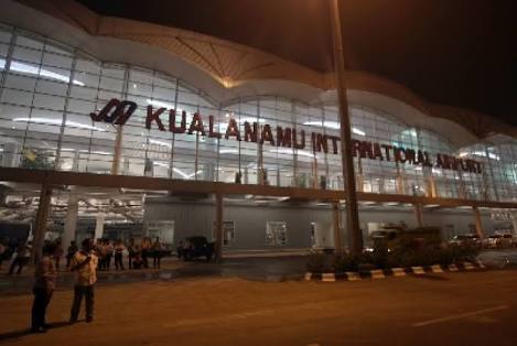 Delay 3 Jam Lebih, Ekor Pesawat Lion Air  Disenggol Bus Penumpang di KNIA