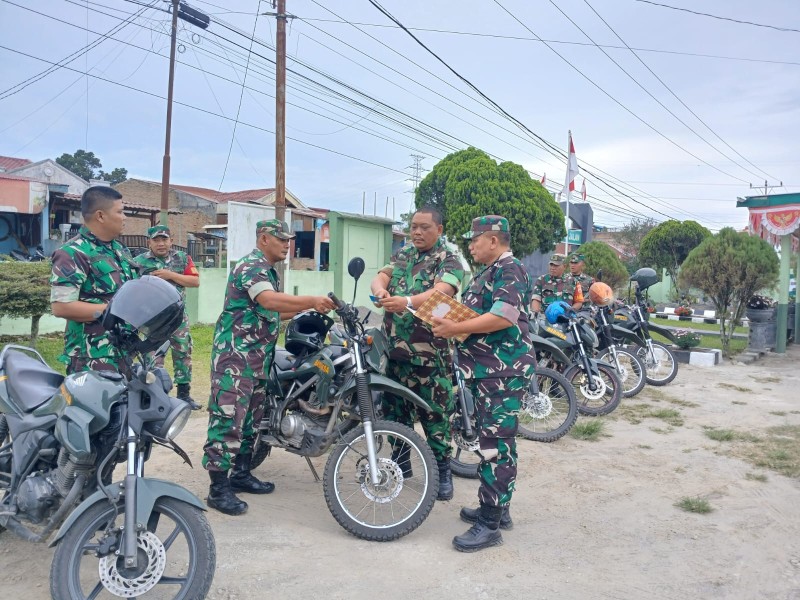 Baru Menjabat Sebagai Danramil 04/SE, Kapten Inf Gandhi Langsung Laksanakan Binpers dan Pengecekan Kendaraan Dinas