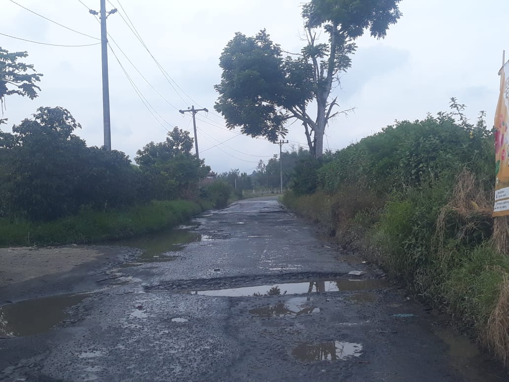 Warga Minta Jalan Rusak Parah di Desa Ajimbelang, Ajijahe, dan Seberaya Diperbaiki