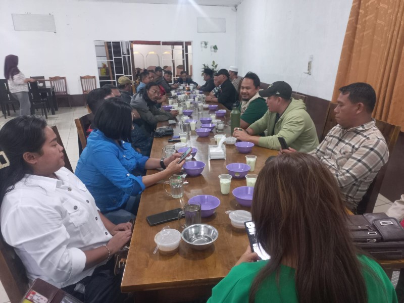 Bukber Dengan Wartawan, Dandim 0205/TK Letkol Inf Robert Panjaitan Ajak Bersatu Bangun Kabupaten Karo