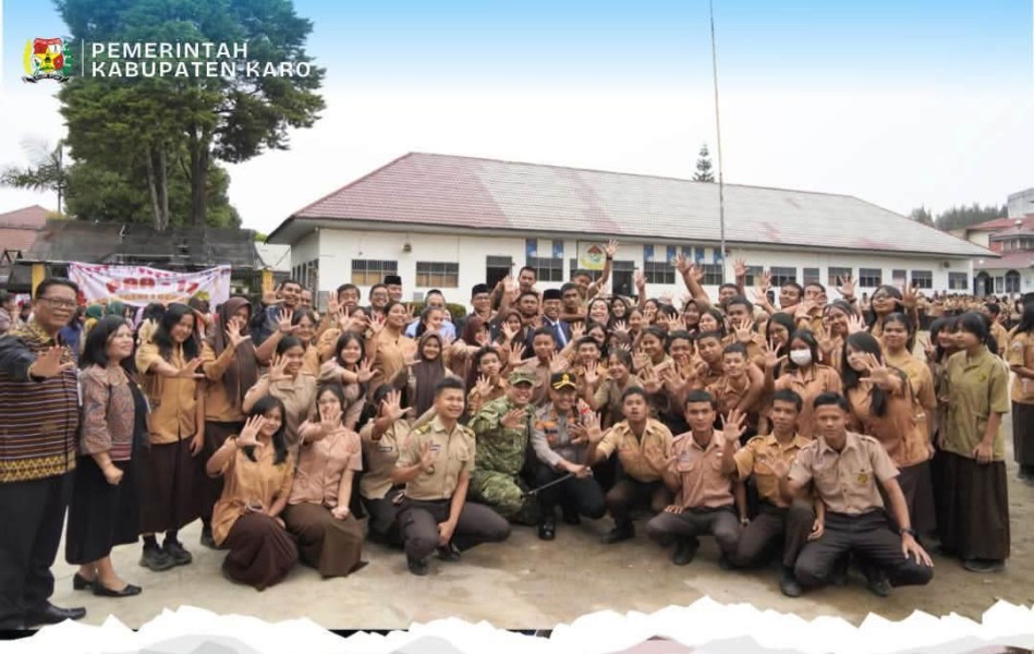Bupati Karo Brigjen Pol [ Purn ] Dr.dr Antonius Ginting Sp.OG M.Kes: Pemerintah Hadir Pastikan Keselamatan dan Pemulihan Siswa SMAN 1 Berastagi