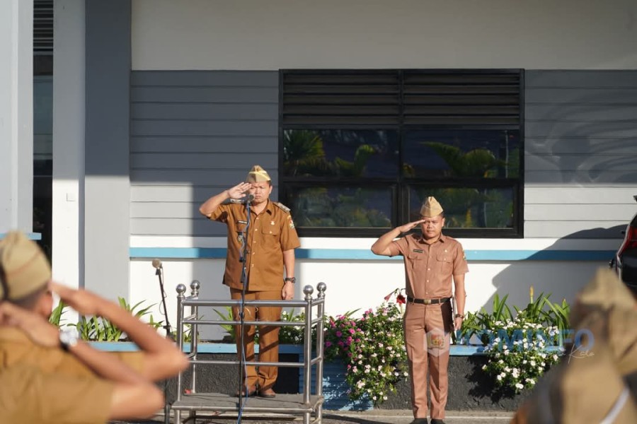 Wakil Bupati Karo Pimpin Apel Gabungan di Lingkungan Pemerintah Kabupaten Karo Wakil Bupati Karo Pimpin Apel Gabungan di Lingkungan Pemerintah Kabupaten Karo