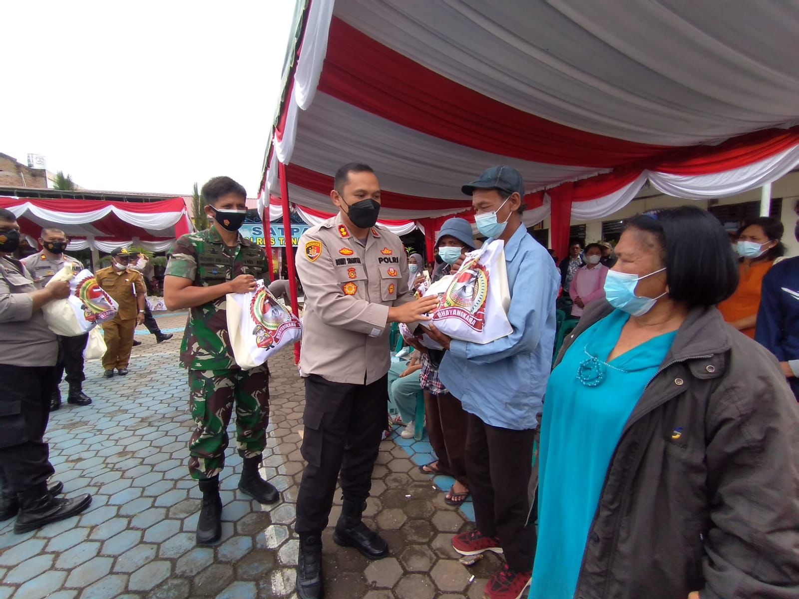 Sambut HUT Bhayangkara Ke-76 , Polres Tanah Karo Bagikan 1000 Paket Sembako