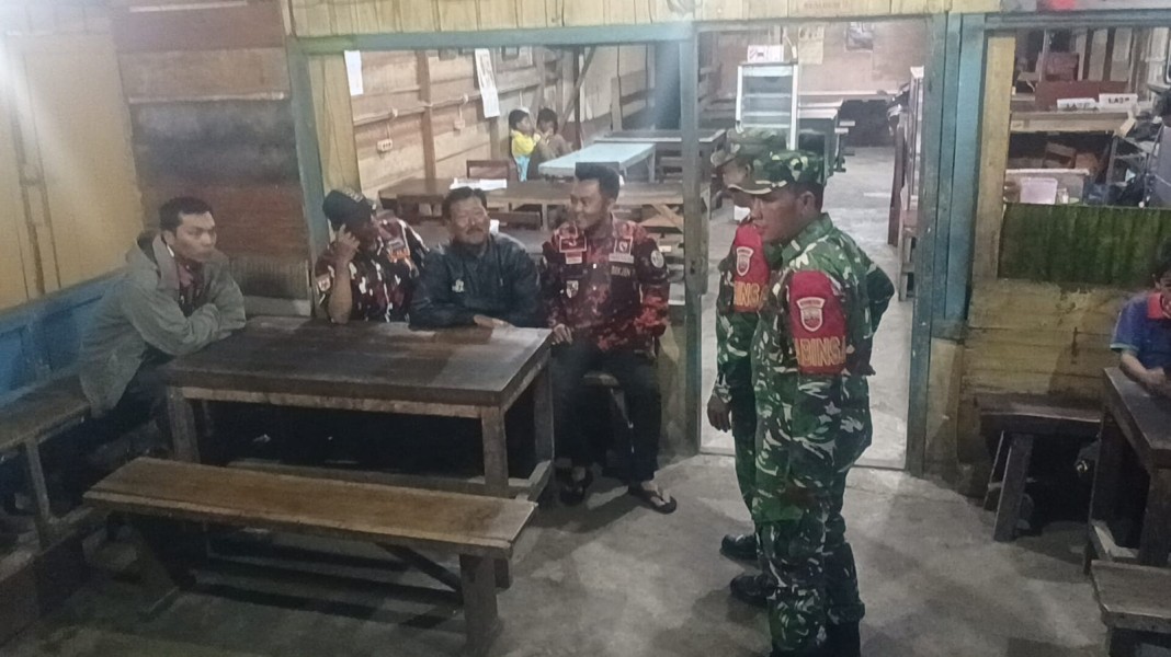 Babinsa Koramil 04/SE Laksanakan Patroli Diwilayah, Dilanjutkan Komsos Bersama Warga Binaan