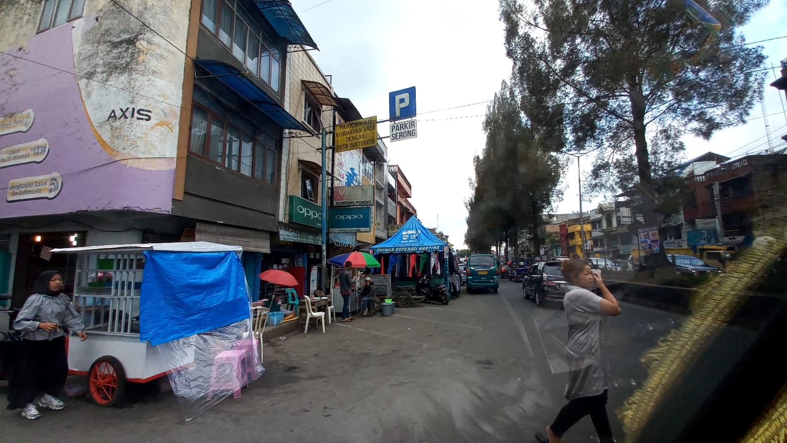 Pedagang Berjualan di Badan Jalan Kota Berastagi, Kadishub Karo : Perda Di Satpol PP