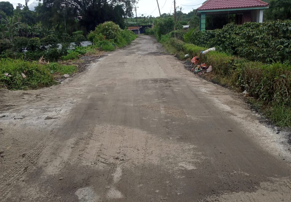 Anggota DPRD Karo Apresiasi Pemkab yang Mulai Perbaiki Jalan Rusak di Merdeka - Cintarayat