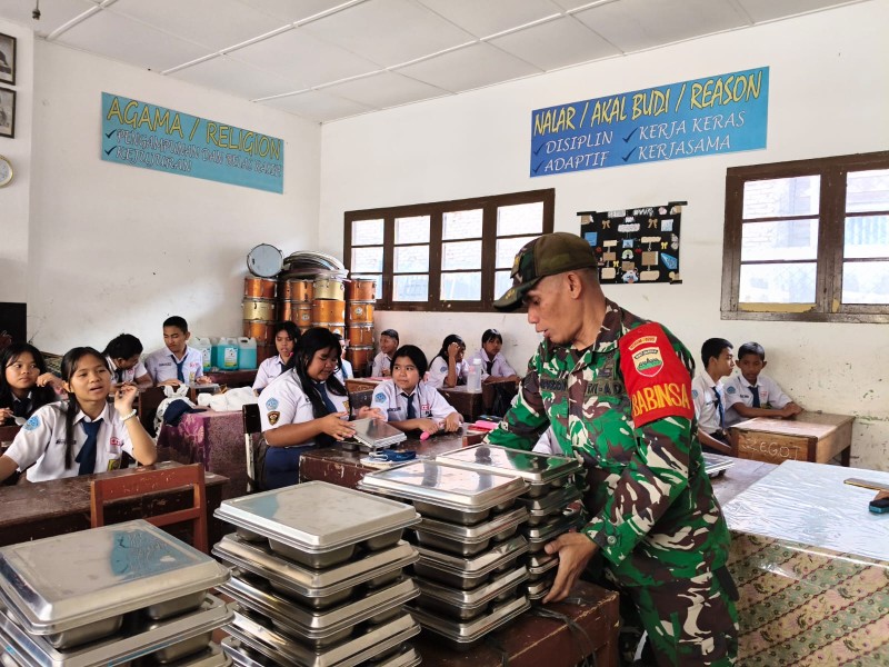 Pastikan Tepat Sasaran, Dandim 0205/TK Letkol Inf Robert Panjaitan Minta Babinsa Awasi Setiap Proses MBG