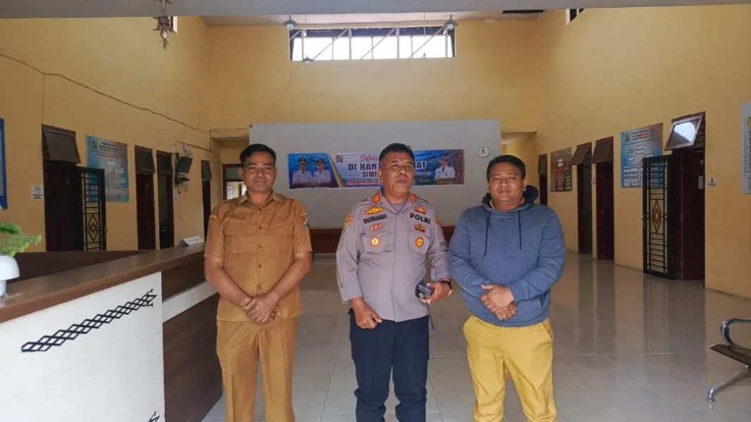 Kapolsek Simpang Empat AKP Poltak Hamonangan Sambangi Kantor Camat, Perkuat Sinergi Tugas Polri