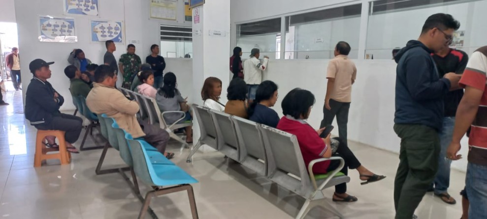 Samsat Kabanjahe Dipenuhi Wajib Pajak di Bulan Terakhir Penghapusan Pajak Kendaraan Bermotor Dan BBN-KB Samsat Kabanjahe Dipenuhi Wajib Pajak di Bulan Terakhir Penghapusan Pajak Kendaraan Bermotor Dan BBN-KB