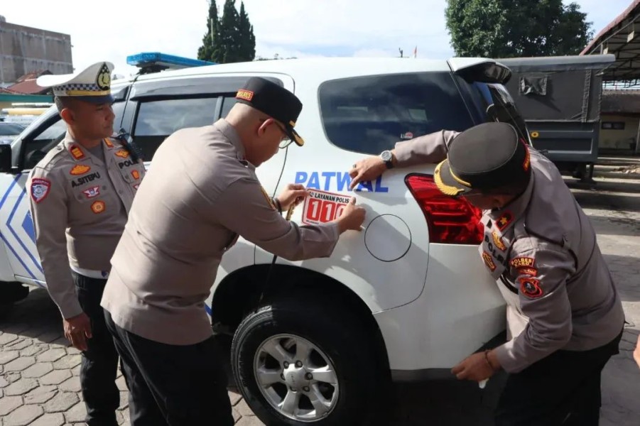 Untuk Mempermudah Bantuan Polisi, Kapolres Karo AKBP Pebriandi Haloho Tempelkan No 110 di Setiap Mobil Patroli
