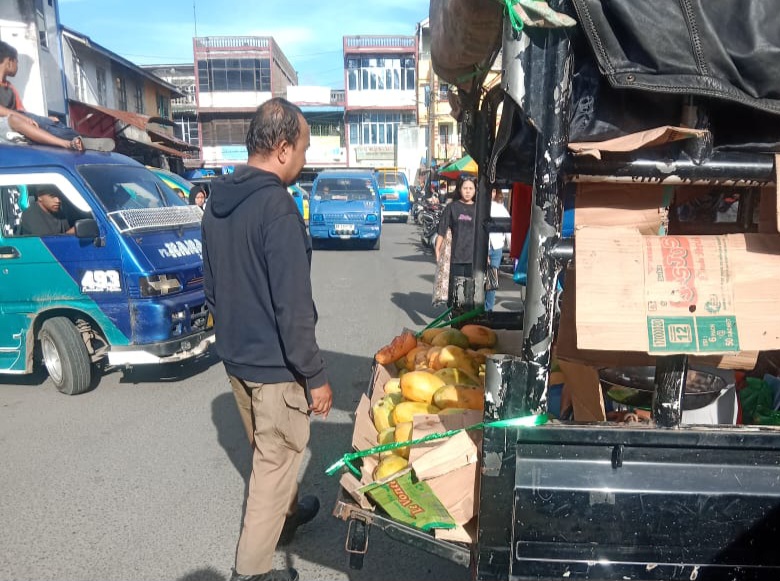 Satpol PP Kabupaten Karo Ingatkan PKL Jangan Jualan di Bahu Jalan dan Trotoar