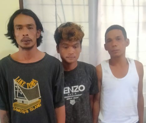 Diamankan Petugas Poskamling Desa Linggajulu, Tiga Pencuri Diserahkan Ke Polsek Simpang Empat Bersama Barang Bukti