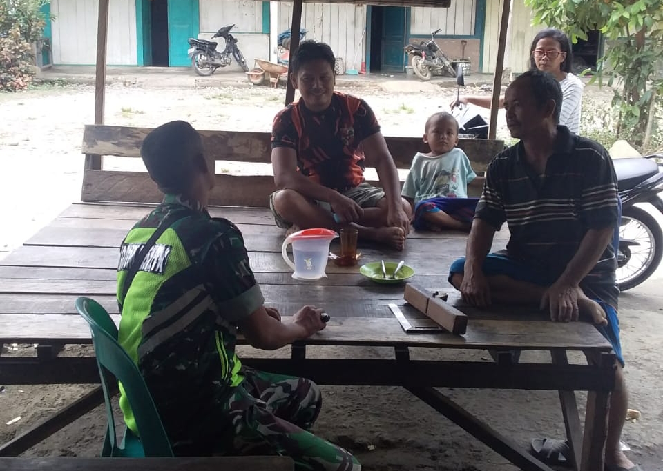 Rutinitas Komsos, Ini Kegiatan Babinsa di Desa Lau Baleng dengan Rakyat