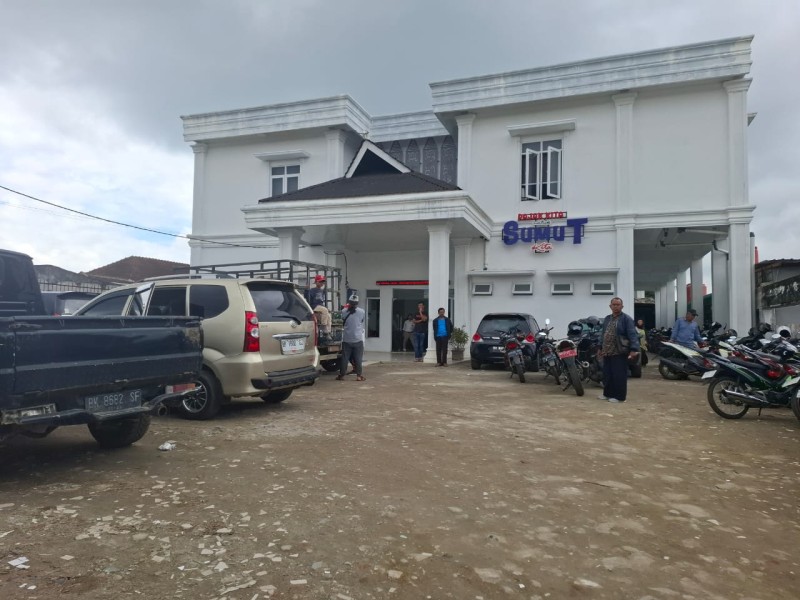 Jelang Akhir Pemutihan, Kantor Samsat Kabanjahe Dipadati Warga, Kanit Regident: Program pemutihan ini dilaksanakan mulai 21 Oktober hingga 31 Desember 2024