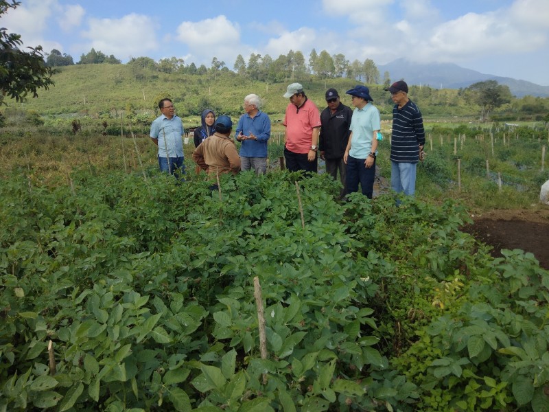 Untuk Meningkatkan Wisata Agro Tourism, Taman Simalem Resort Ajak Kelompok Tani Tanam Tanaman Organik