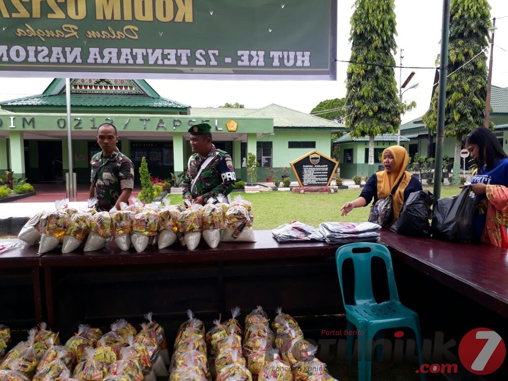 Sambut HUT TNI 72, Warga Dapat Paket Pasar Murah dari Kodim 0212/TS
