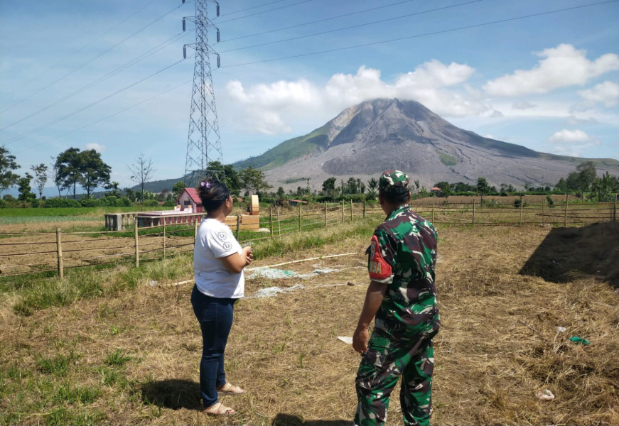 Pusat Vulkanologi dan Mitigasi Bencana Geologi (PVMBG) Dan Dansatgas Imbau Warga Supaya Tidak Masuk Ke Zona Merah Sinabung