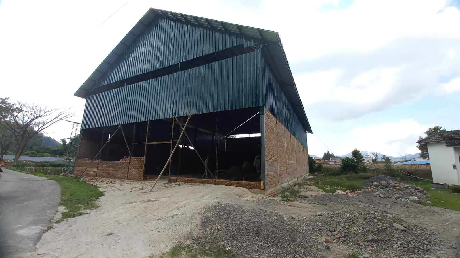 Bentuk Perhatian Kepada Masyarakat, Dandim 0205/TK Letkol Inf Benny Angga Bangun Gedung Olahraga Untuk Umum