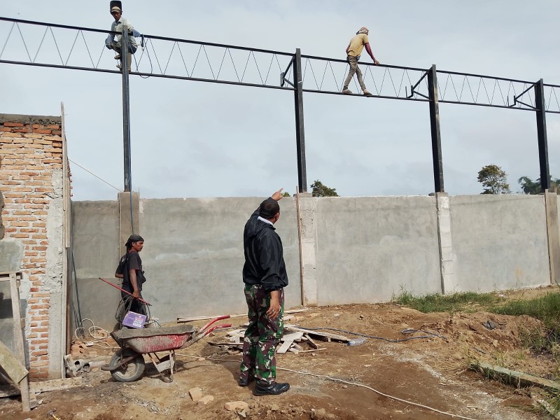 Pastikan Pembangunan Koperasi Desa Merah Putih Cepat dan Tepat Sasaran, Danramil 04/SE Cek di Wilayah Kerjanya
