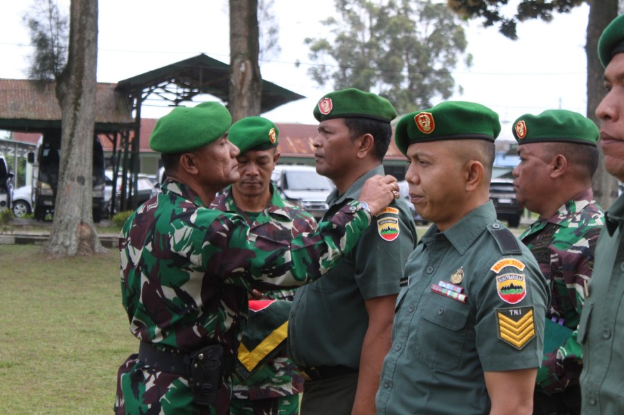 7 Prajurit Kodim 0205/TK Naik Pangkat, Kasdim Mayor Cba J Siboro: Kenaikan pangkat bukan hanya bentuk apresiasi, tetapi juga kehormatan yang harus dipertanggungjawabkan