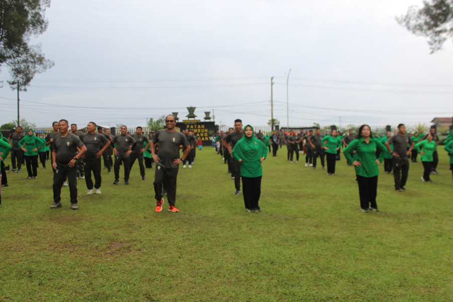 Persit KCK Cabang XLI Kodim Tanah Karo Gelar Olahraga Bersama Dalam rangka Memperingati HUT ke-79 Persit Kartika Chandra Kirana Tahun 2025 Persit KCK Cabang XLI Kodim Tanah Karo Gelar Olahraga Bersama Dalam rangka Memperingati HUT ke-79 Persit Kartika Chandra Kirana Tahun 2025
