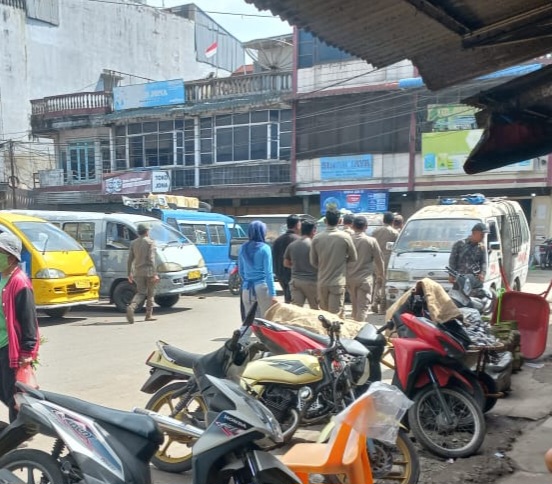 Cegah Pedagang Yang Bandel, Satpol PP dan  Dinas Pasar Terus Tingkatkan Patroli di Berastagi