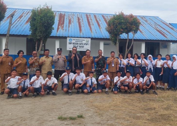 Forkopimca Dolatrayat Gelar Patroli, Danramil 01/BJ Ingatkan Pelajar Jauhi Kegiatan Negatif Yang Dapat Merusak Masa Depan Forkopimca Dolatrayat Gelar Patroli, Danramil 01/BJ Ingatkan Pelajar Jauhi Kegiatan Negatif Yang Dapat Merusak Masa Depan