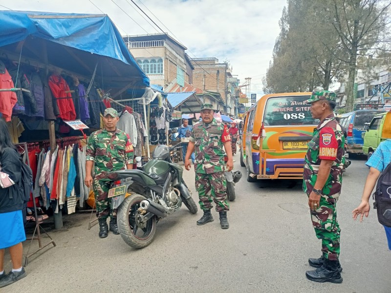 Untuk Meminimalisir Terjadinya Gangguan Keamanan Jelang Pilkada Serentak di Kabupaten Karo, Babinsa Koramil 03/BT Rutin Lakukan Komunikasi Sosial