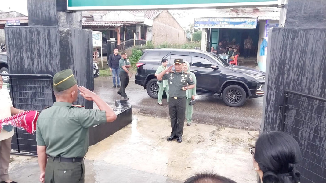 Danramil Beserta Anggota Sambut Kunjungan Kerja Dandim 0205/TK Letkol Inf Ahmad Afriyan Rangkuti ke Koramil 04/SE