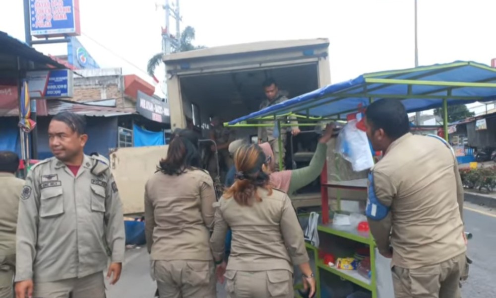 Satpol PP Kabupaten Karo Tertibkan PKL di Sepanjang Rumah Sakit Efarina Demi Kenyamanan Masyarakat 