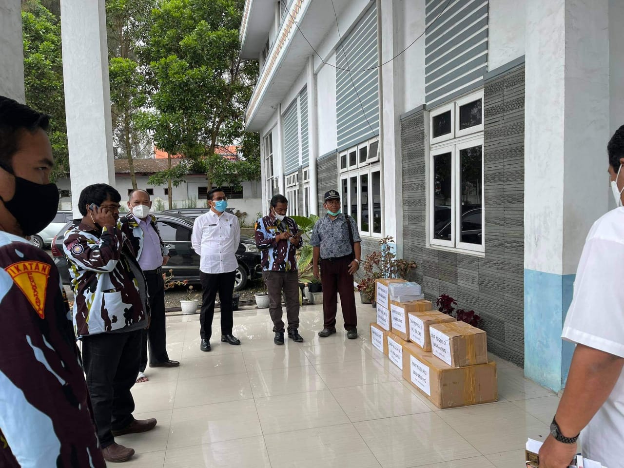 Hut IPK Ke 52 , DPD IPK Karo Sumbang Ratusan Buku Dan Alat Kesehatan Kepada Dinas Pendidikan