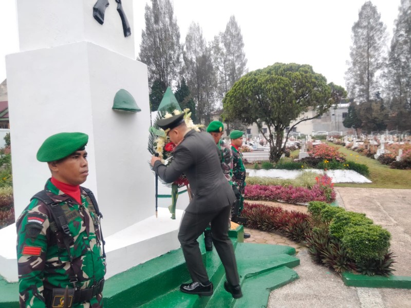 Kodim 0205/TK Peringati HUT TNI ke-80 dengan Ziarah Nasional di TMP, Dandim: TNI senantiasa menaruh hormat pada jasa para pahlawan