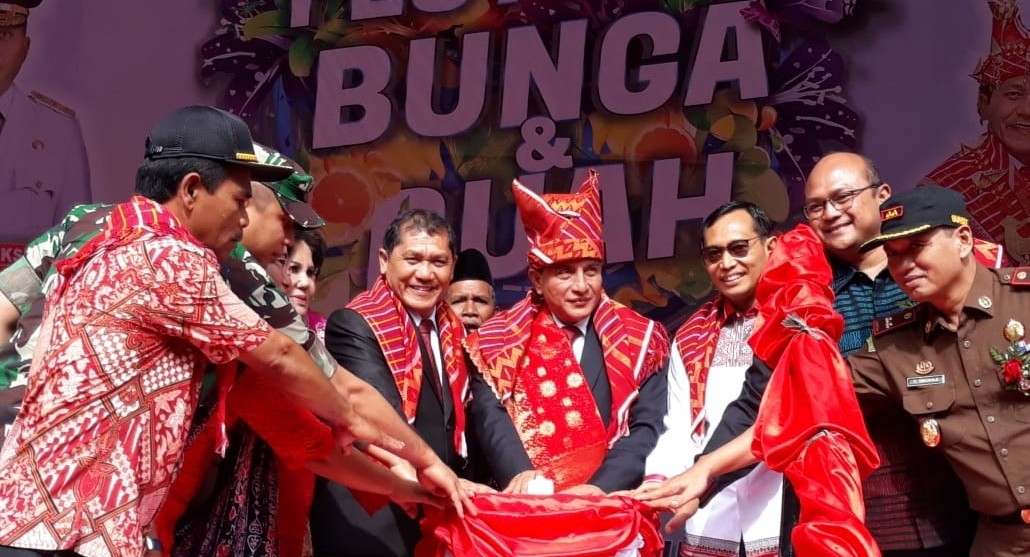 Gubernur Sumut Resmi Buka Festival Bunga dan Buah Karo 2019